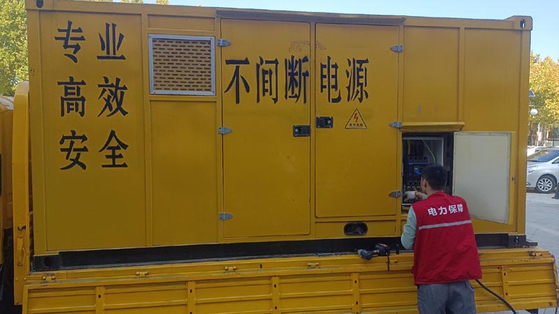 惠城柴油发电机组和UPS电源配合使用时，如何避免切换过程中的电力中断？
